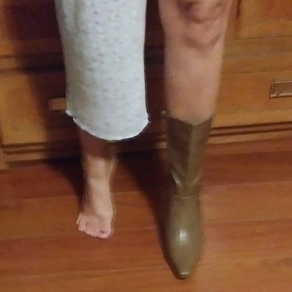 Boots - Picture 4 of 4